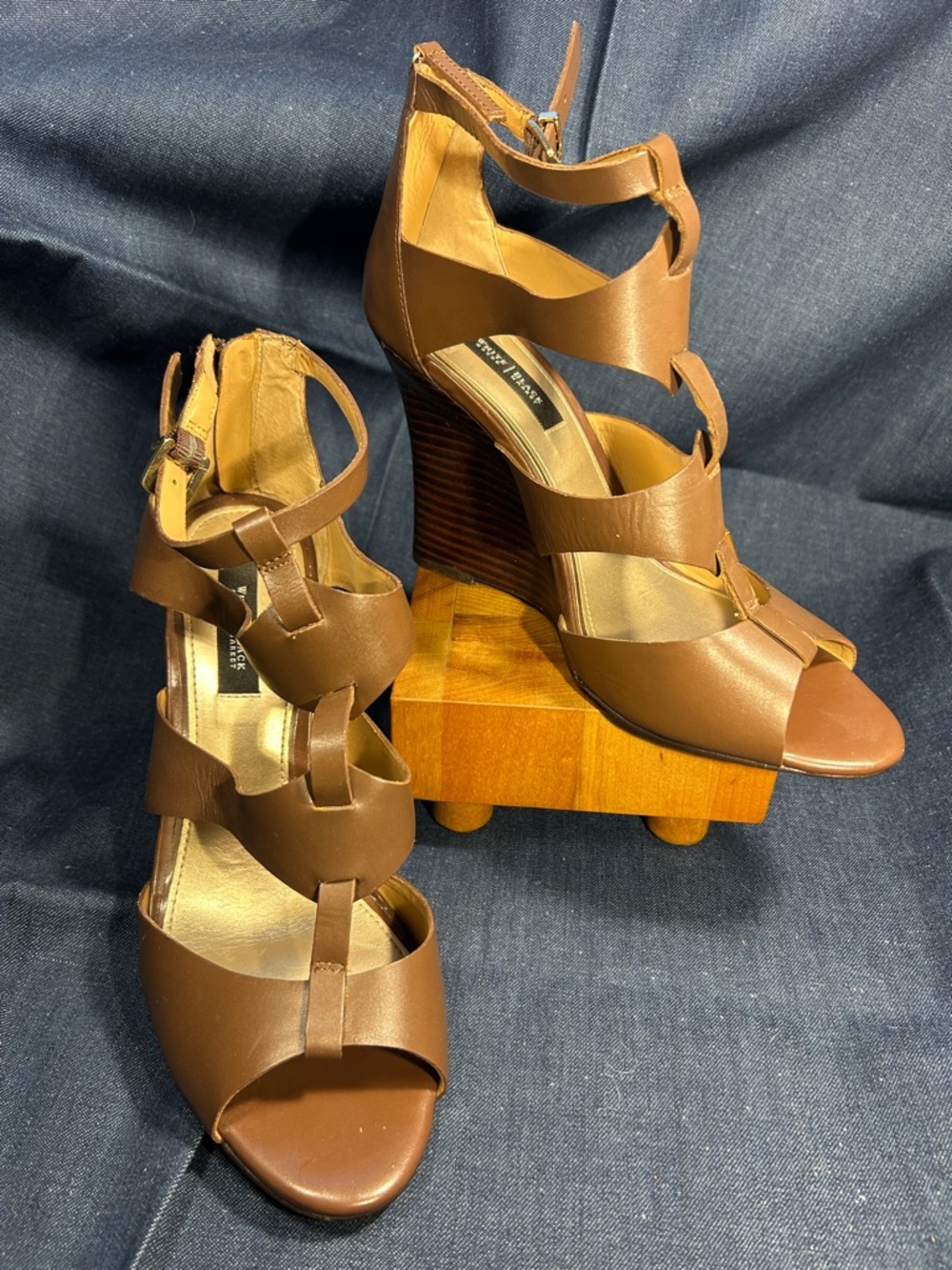 White House Black Market almost NEW leather wedge shoes